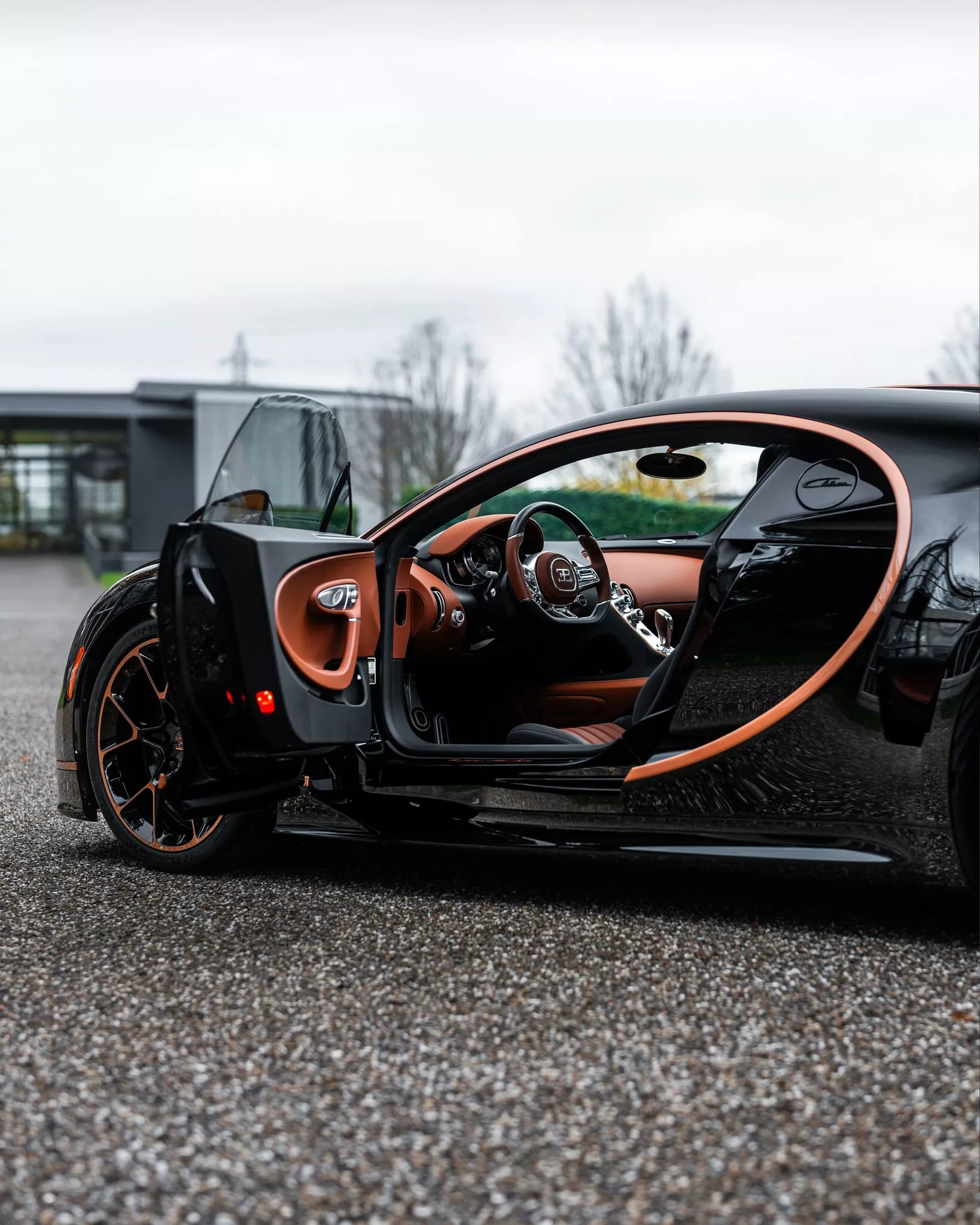 Bugatti выпустил финальный экземпляр базовой версии гиперкара Chiron