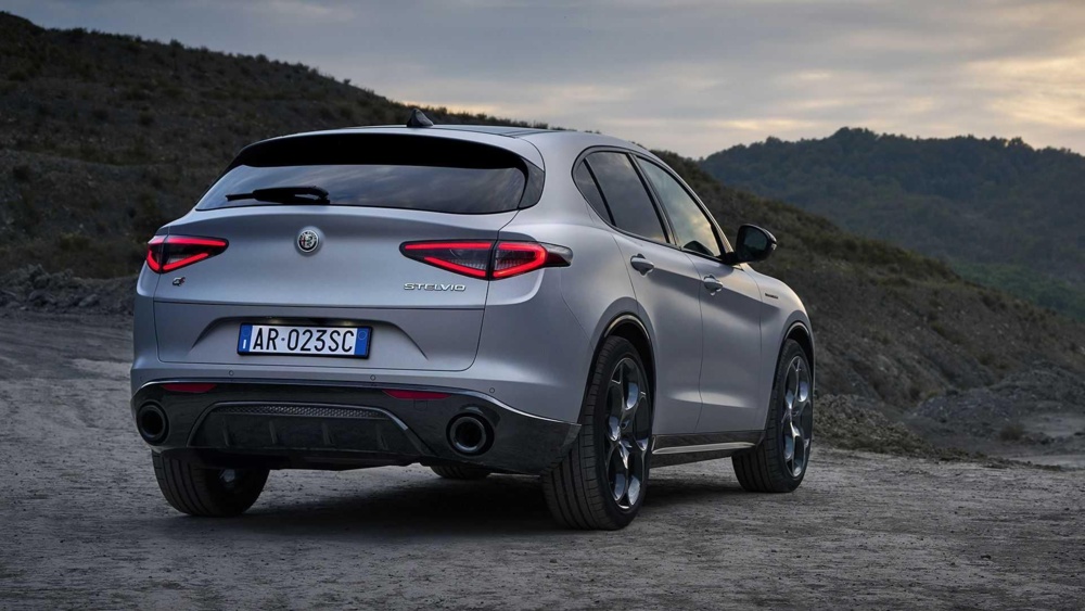 ygvwdlkx_635b8f826a553_alfa-romeo-stelvio-2023-3.jpg