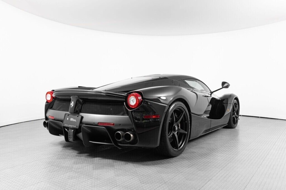 this-2015-ferrari-laferrari-is-the-most-expensive-car-on-ebay-right-now_2