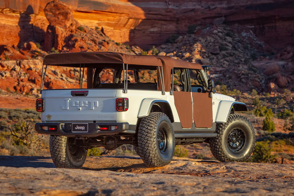 https_hypebeast_com_image_2025_04_13_jeep_gladiator_convoy_concept (3)