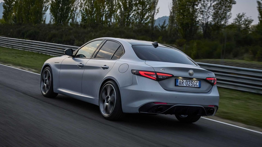 ypigdzej_635b8f6a6af6d_alfa-romeo-giulia-2023-3.jpg