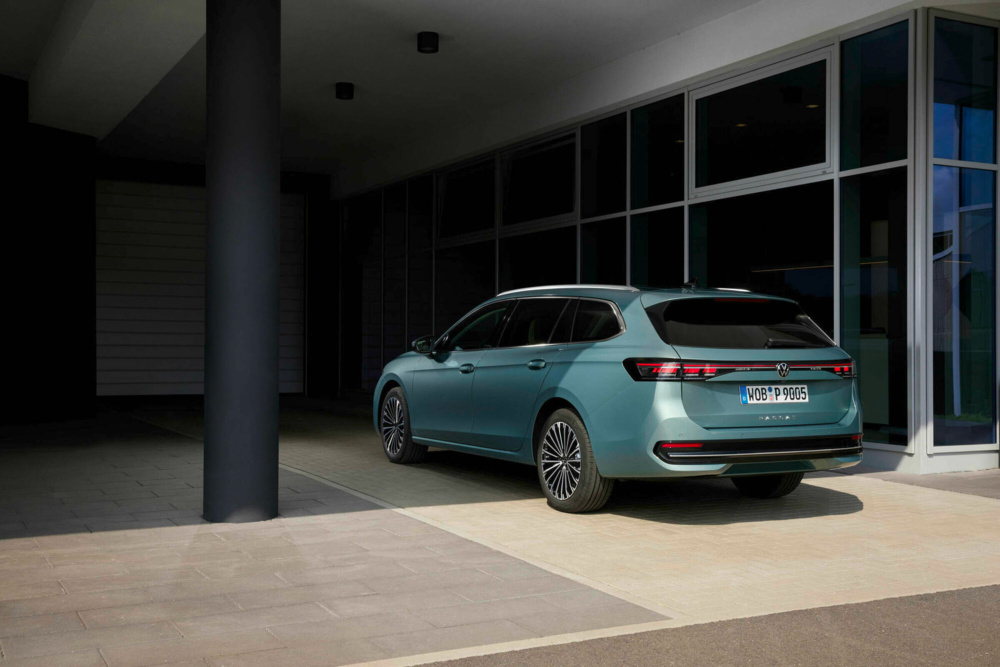 DB2023AU00883_retina_2000