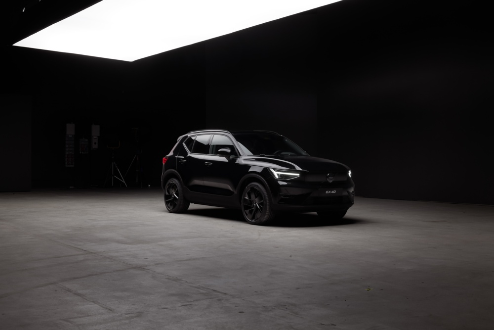 324088_Volvo_EX40_Black_Edition