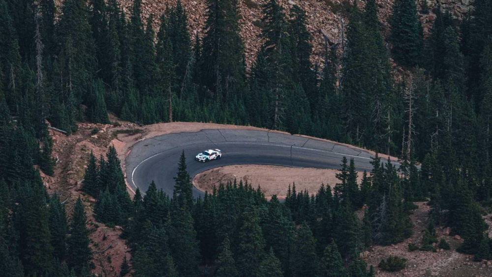 opuqnamf_634916157d7d6_porsche-911-turbo-s-pikes-peak-production-car-record-4.jpg