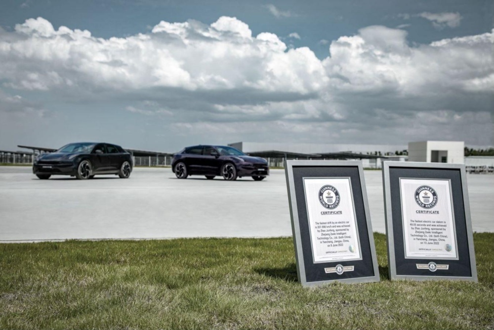 xcpjrkbw_62ffb4188684a_all-electric-zeekr-001-breaks-not-one-but-two-guinness-world-records_7.jpg