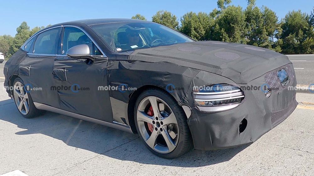 genesis-g80-front-view-facelift-spy-photo