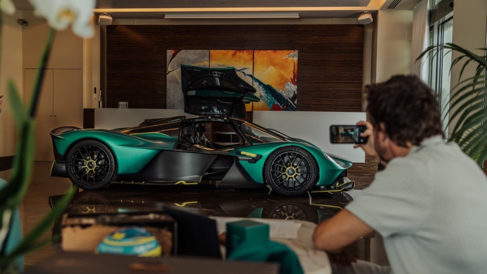 Aston Martin Valkyrie_Fernando Alonso_03 — крупный размер