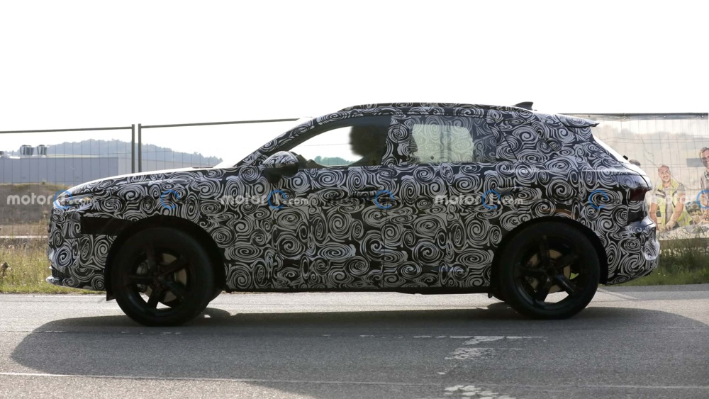 2025-audi-q3-spy-photo-2