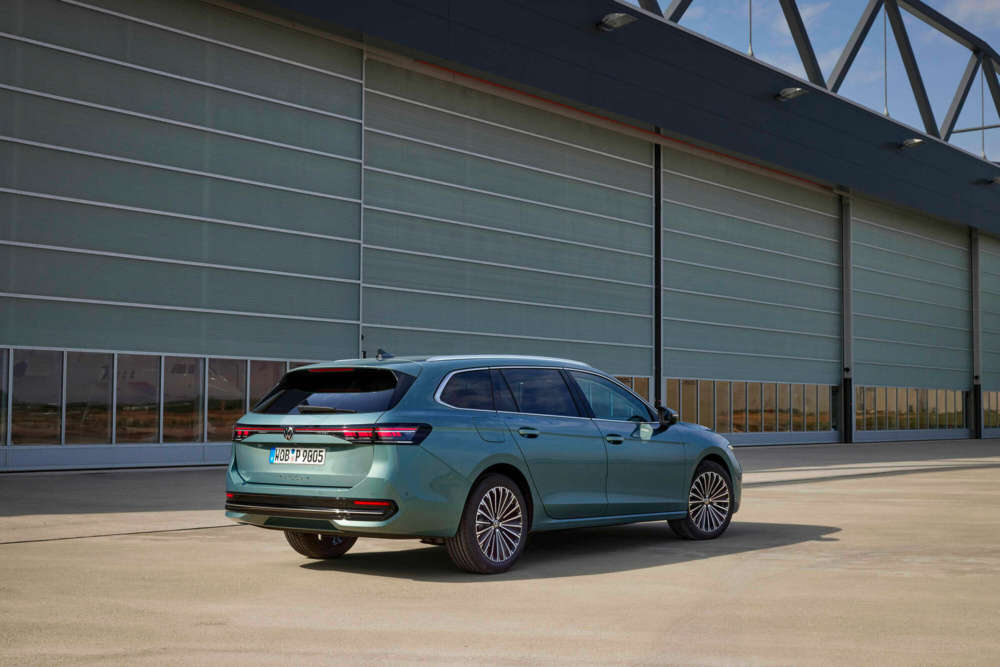 DB2023AU00880_retina_2000