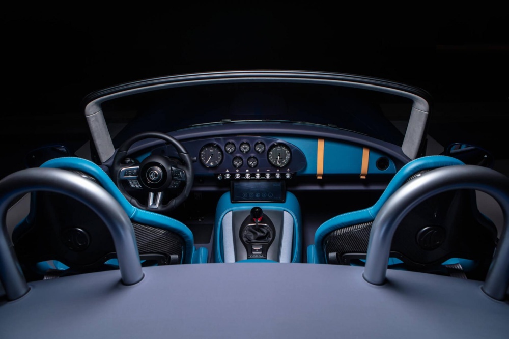 eauzprqf_6461ee3d15043_new-ac-cars-cobra-gt-roadster-interior-cockpit-space.jpg