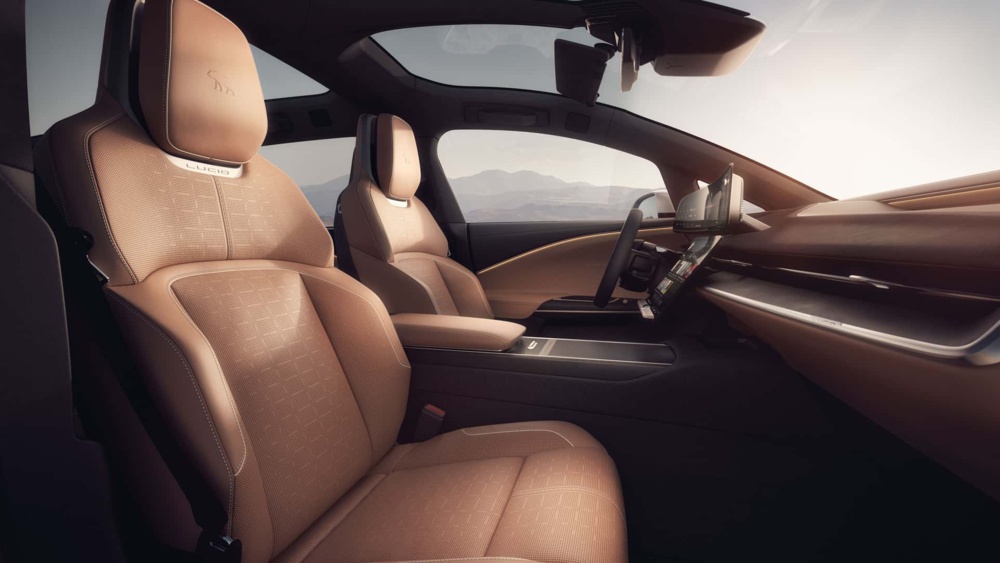 lm23_gravity-interior_03_tahoe-front-cabin