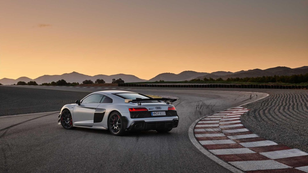 dfvrxyeb_633c506207b75_2023-audi-r8-v10-gt-rwd-5.jpg