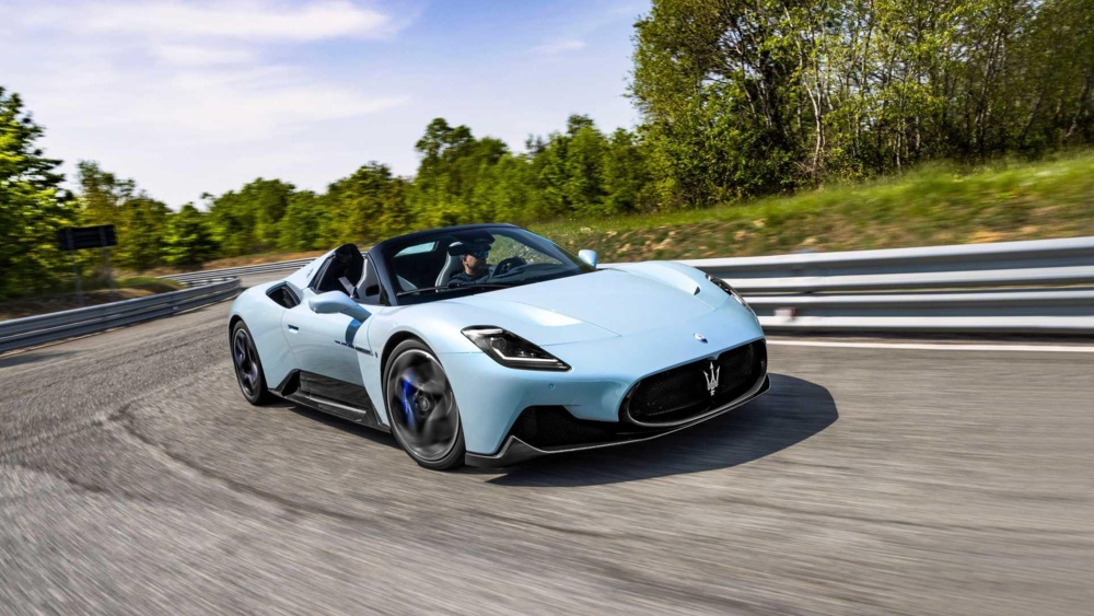 iozcabvd_628f95ad65e7d_maserati-mc20-cielo-2022-9.jpg