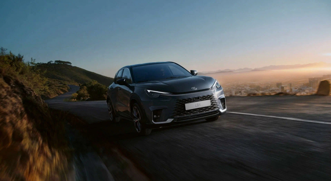 Lexus LBX стал самым маленьким кроссовером марки