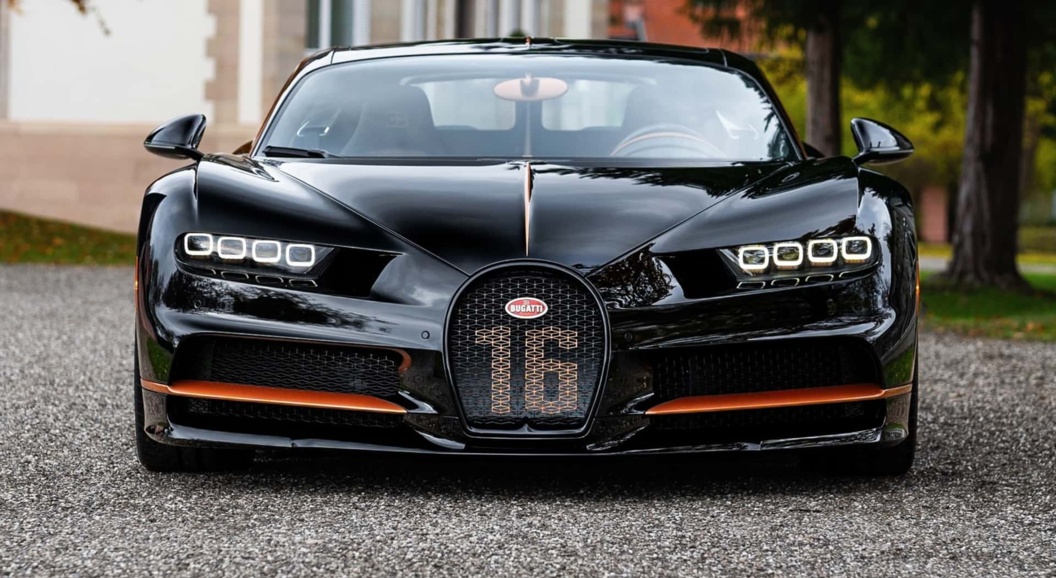 Bugatti выпустил финальный экземпляр базовой версии гиперкара Chiron