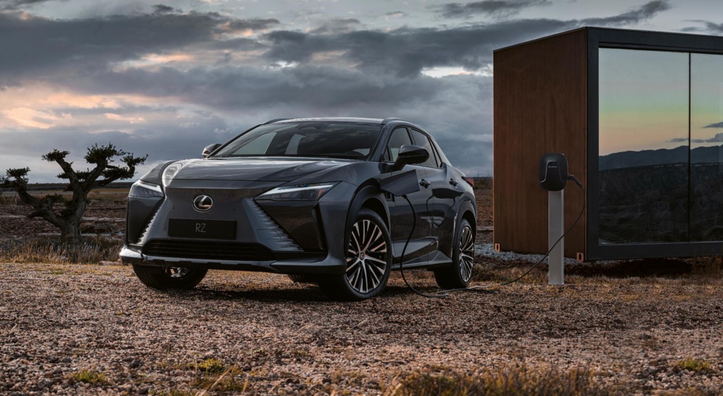 Первый электрокроссовер Lexus оснастили рулём-штурвалом