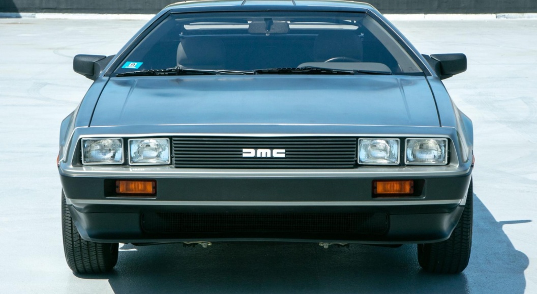 Культовый DeLorean DMC-12 с минимальным пробегом пустят с молотка