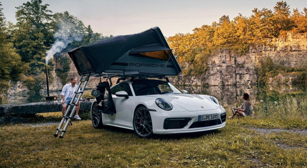 Porsche выпустил палатку, которая сама раскладывается на крыше авто