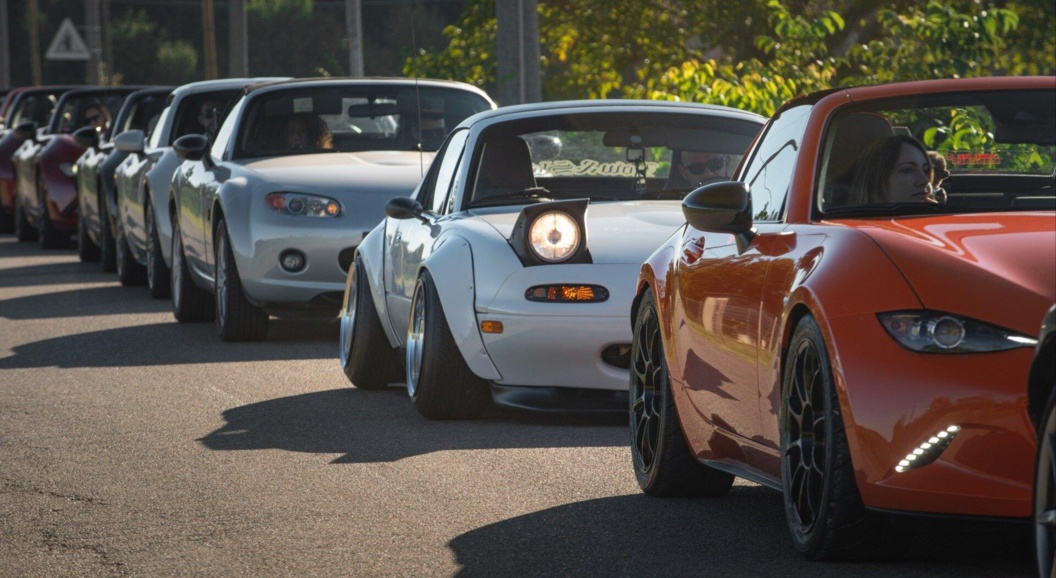 Фанаты Mazda MX-5 установили мировой рекорд по количеству этих авто в одном месте