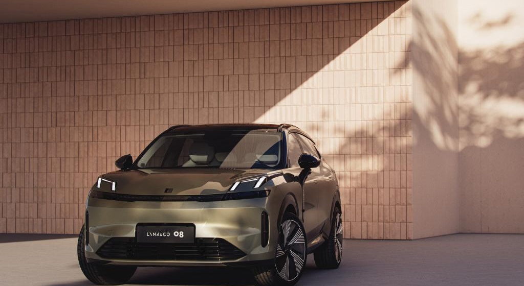 Новый гибридный кросс Lynk &amp; Co 08 стал самой передовой моделью марки