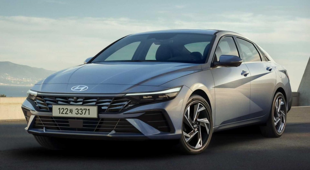 Hyundai показал на первых снимках обновлённый седан Elantra