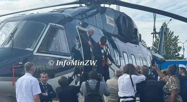 Владимир Путин подарил президенту Зимбабве вертолёт