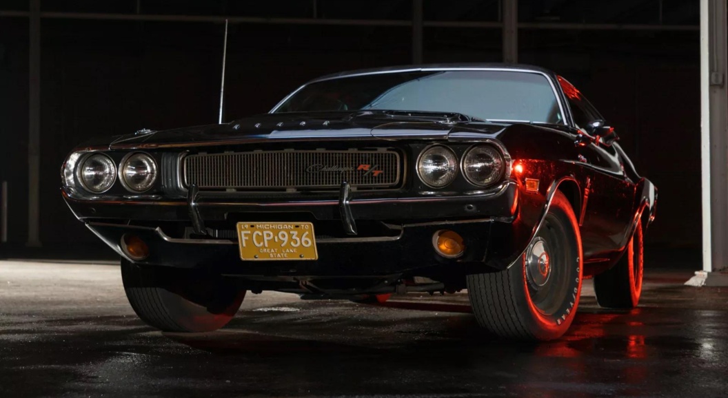 Звезда уличных гонок Детройта, Dodge Challenger, был продан более чем за 1 млн долларов