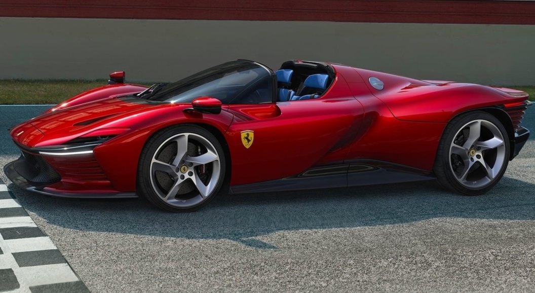 Ferrari задумал внедрить &laquo;цифрового инструктора&raquo; в свои спорткары