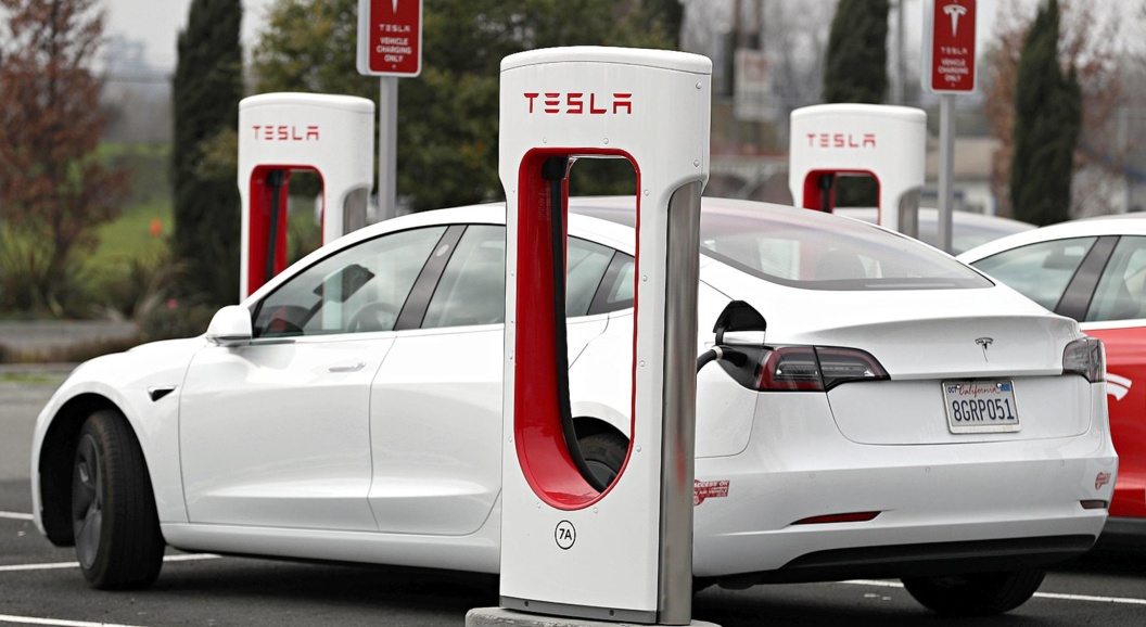 Норвежских владельцев Tesla возмутило качество электрокаров марки