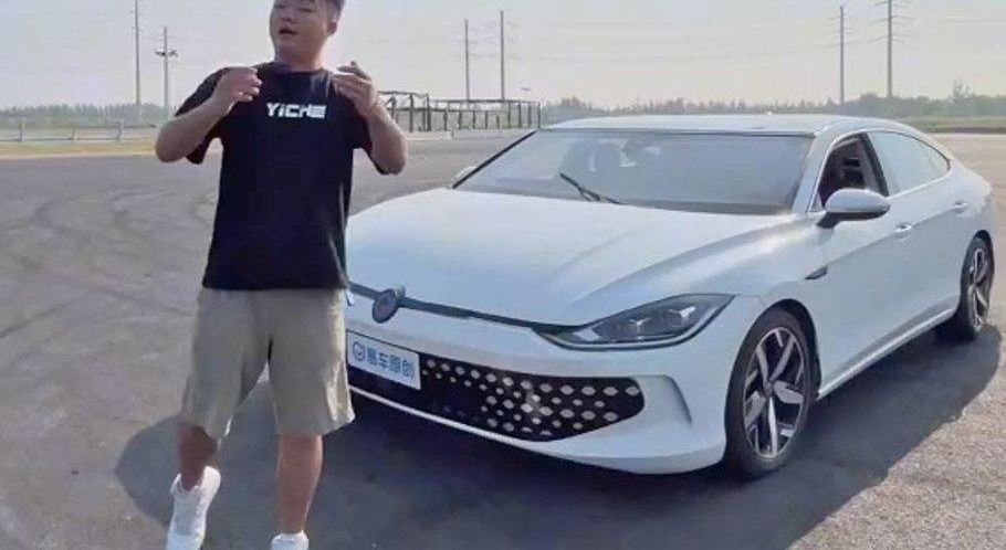 Энтузиаст построил самый широкий в мире Volkswagen