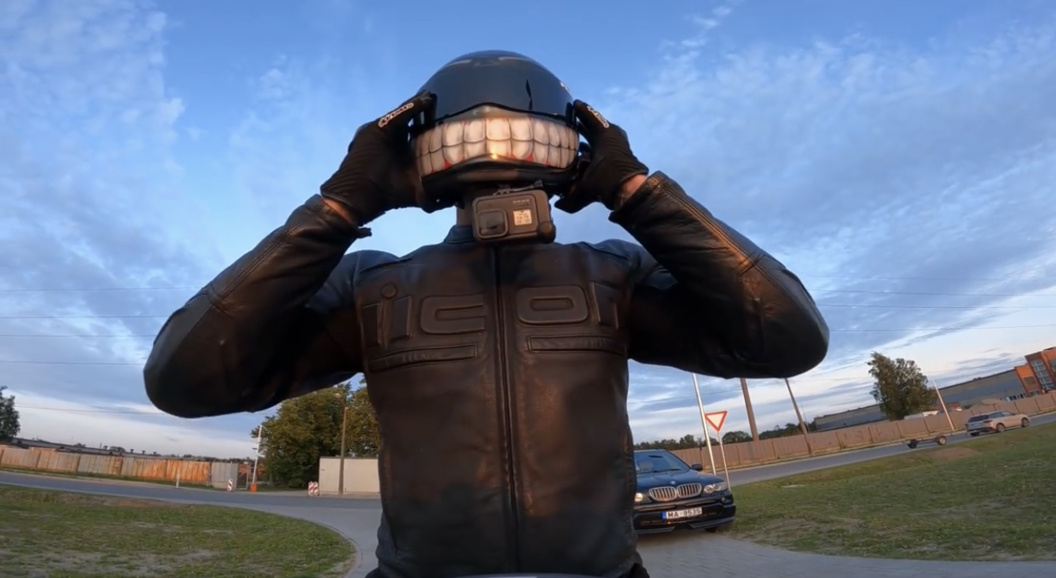 Блогер PilotZX6R показал своё лицо и &laquo;обманул&raquo; подписчиков
