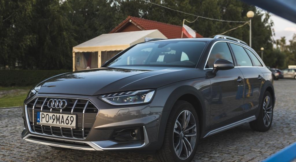 Фотошпионы рассекретили салон нового Audi A4