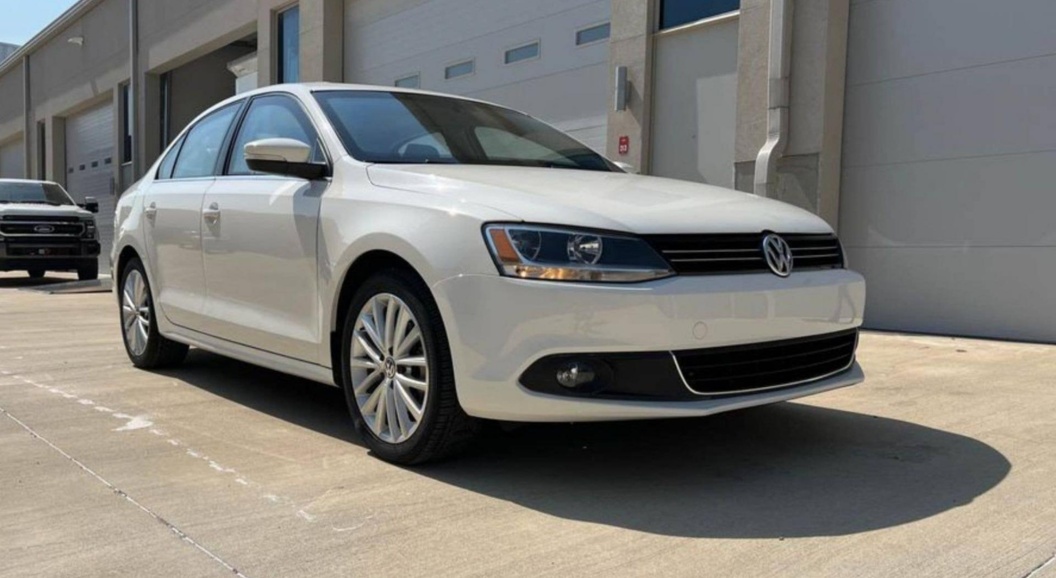 На продажу выставлен необычный VW Jetta, который хозяин превратил в броневик