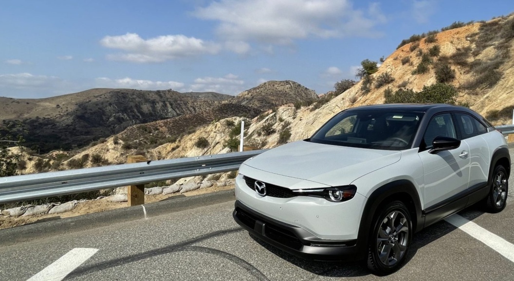 Mazda анонсировала выпуск первого собственного электрокара