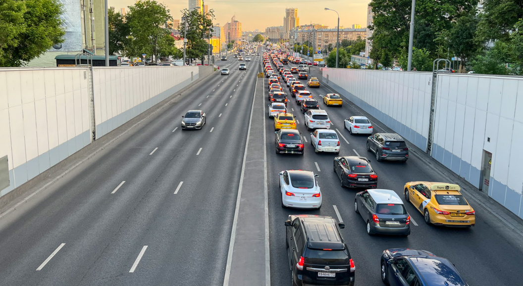 Виталий Милонов предложил лишать &laquo;обочечников&raquo; прав