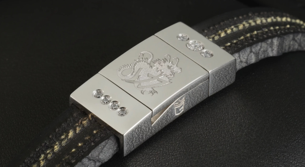 Покрышку от болида Михаэля Шумахера превратили в дорогое ювелирное украшение