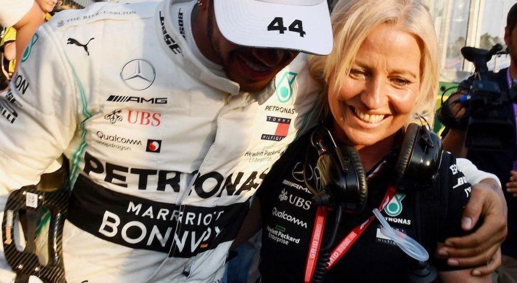 Льюис Хэмилтон неожиданно расстался с физиотерапевтом Анжелой Каллен