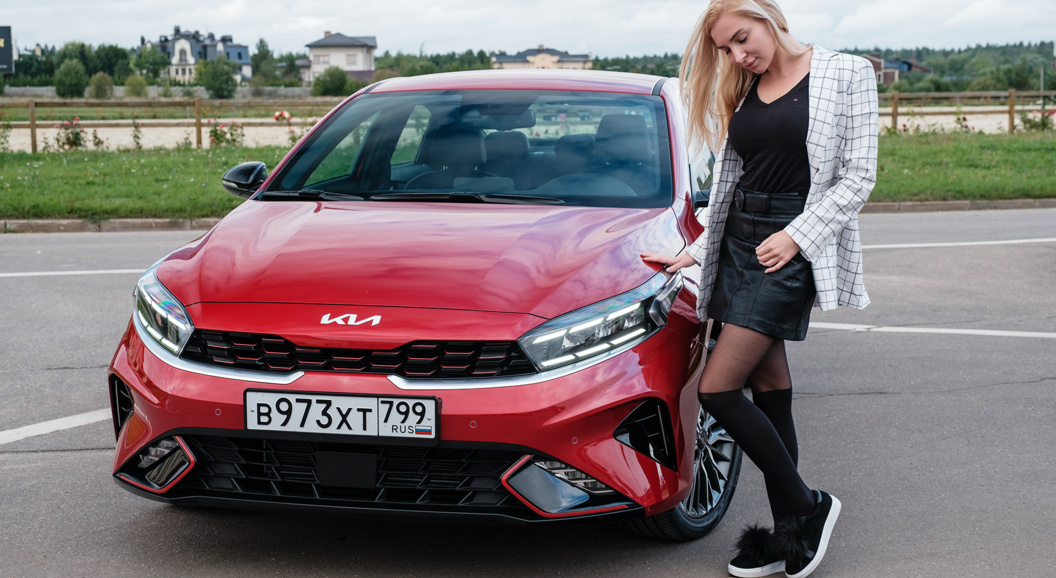 Обновленный Kia Cerato: врываясь в серые будни