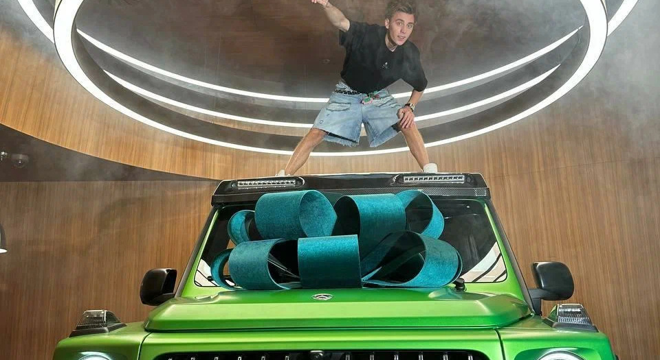 Блогер Влад А4 подарил себе на день рождения авто за 44 млн рублей