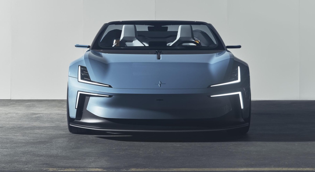 Новый кабриолет Polestar O2 получил дрон в комплекте