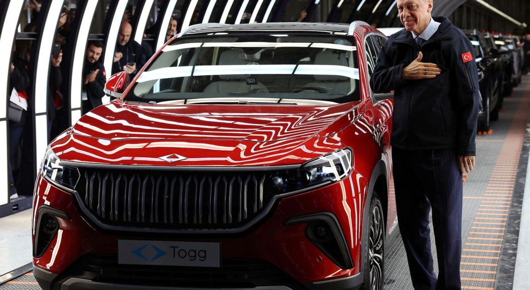 Президент Турции Реджеп Эрдоган стал первым владельцем дебютного национального электрокара