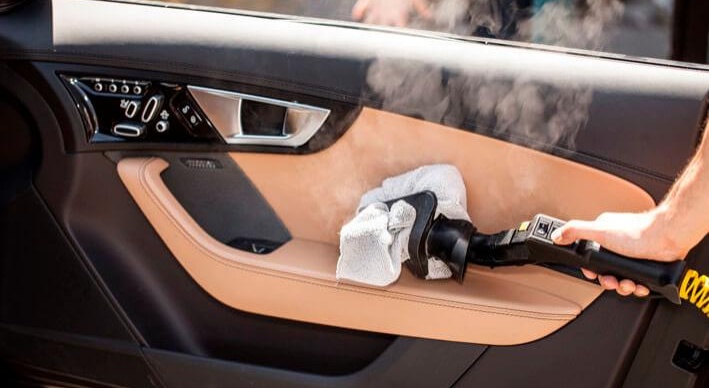Уход за кожаным салоном автомобиля