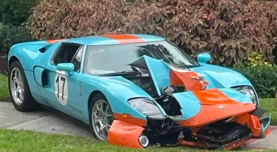 Водитель разбил редкий Ford GT, потому что не знал, как им управлять