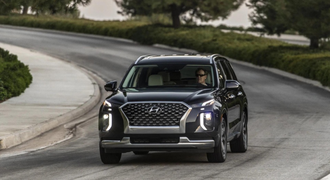 Hyundai опубликовал первые тизеры обновлённого кроссовера Palisade