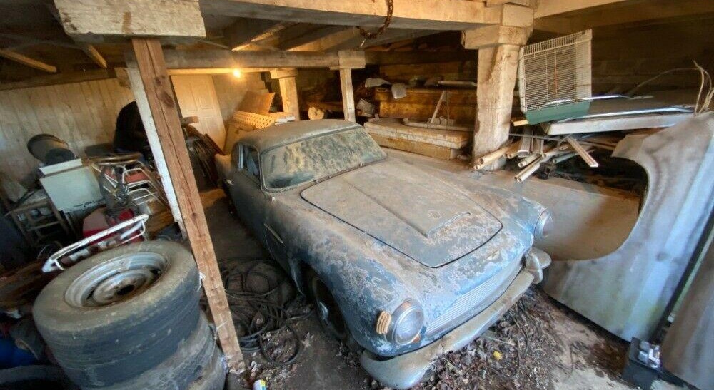 Забытый на 30 лет в сарае Aston Martin DB4 выставили на продажу