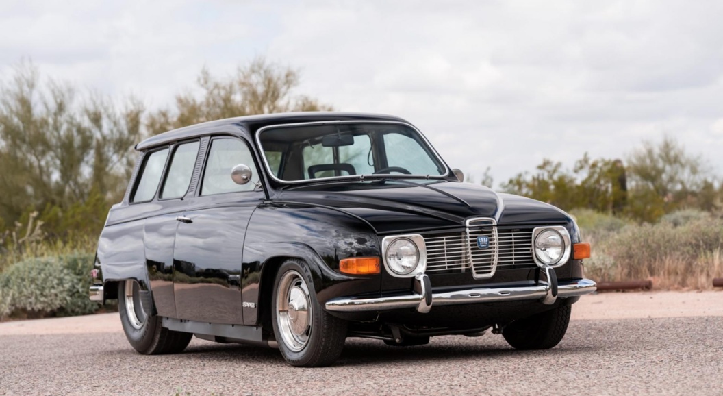 На аукцион выставили необычный гоночный Saab 95