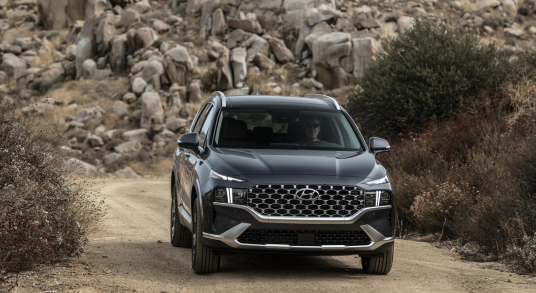 Новый Hyundai Santa Fe впервые появился на видео