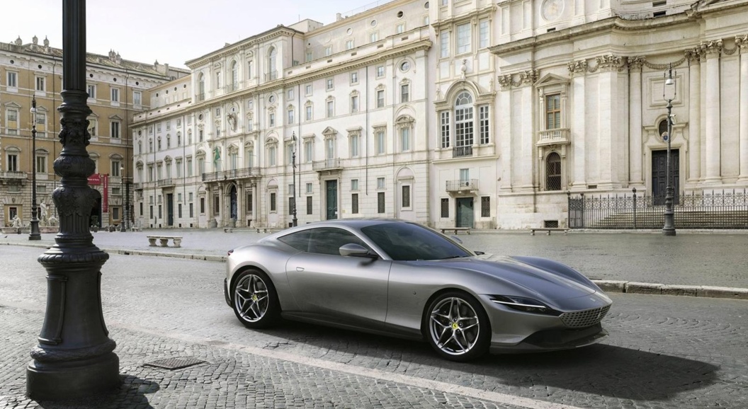 Ferrari заинтриговал снимком &laquo;загадочной&raquo; новинки