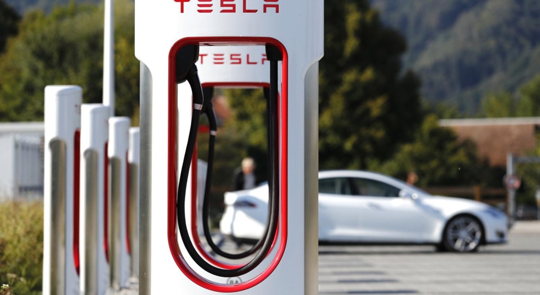В Германии хотят запретить быстрые зарядки Tesla