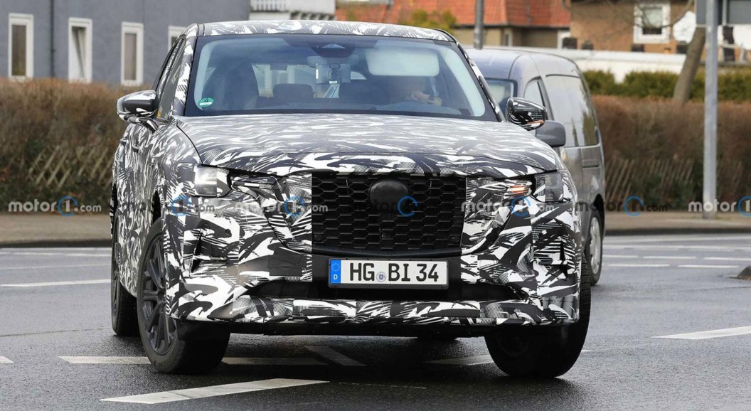 Новый кроссовер Mazda CX-60 получит необычный оттенок кузова
